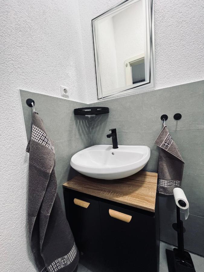 Traumhaftes 1-Zi Apartment Mit Gartennutzung Naehe Krefeld Hbf Exteriör bild